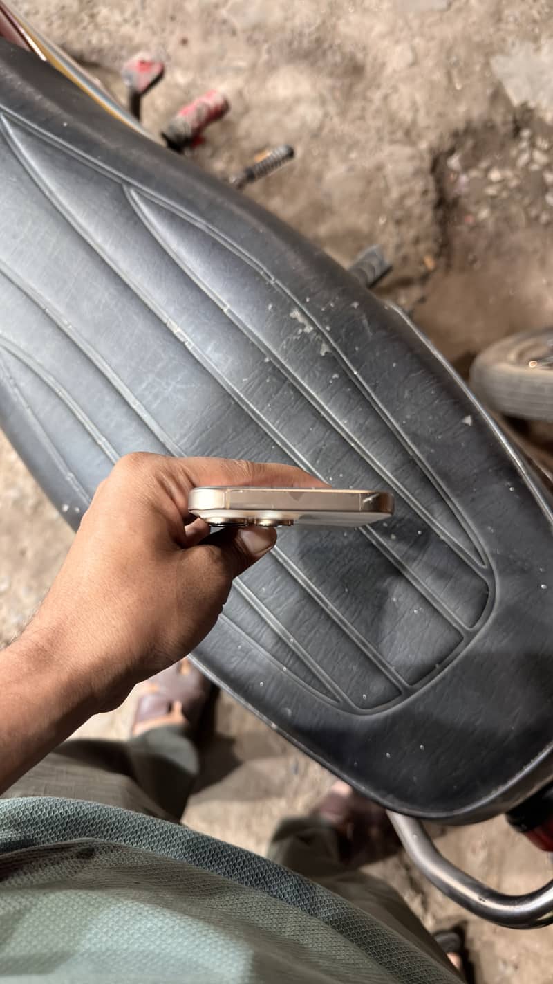 Apple iPhone 16 Pro Max 5