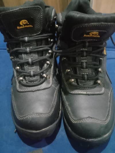safety shoes  light weight for sale in lahore