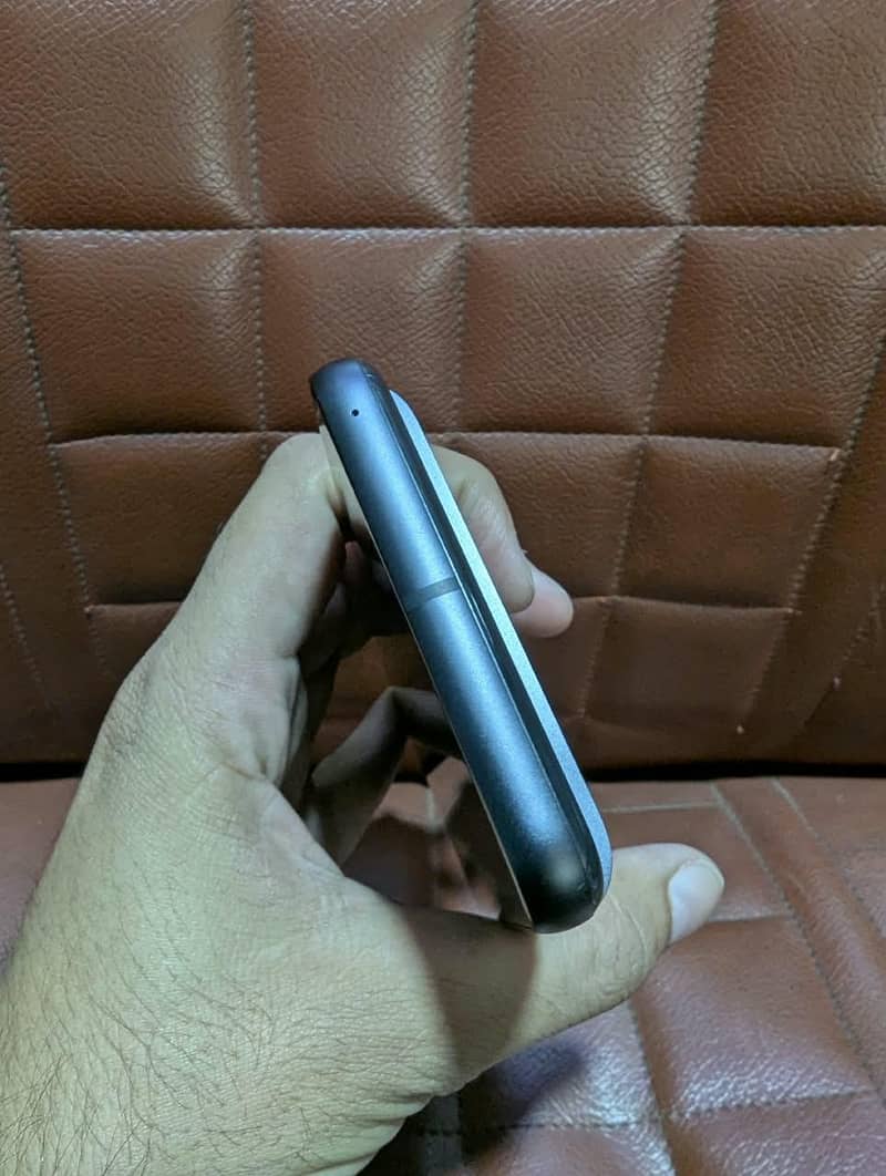 Google Pixel 8 4