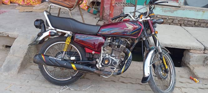 Honda CG 125 Model 2018 Argent sale koi kam nhi hone wala