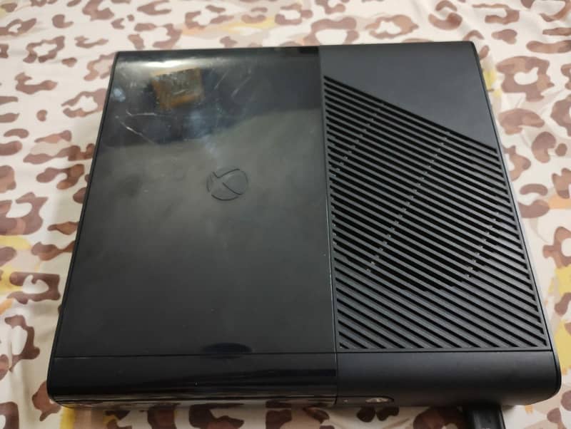 Xbox 360e 4