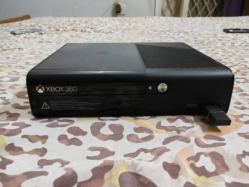 Xbox 360e 5