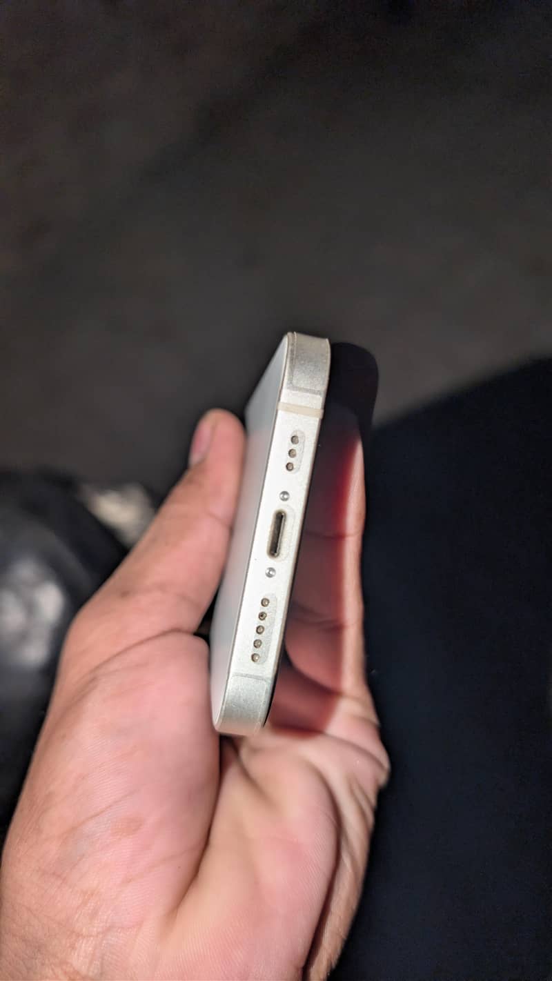 Apple iPhone 13 2
