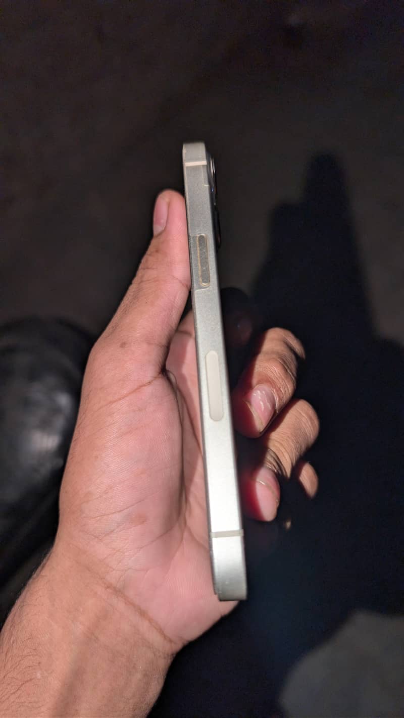 Apple iPhone 13 5