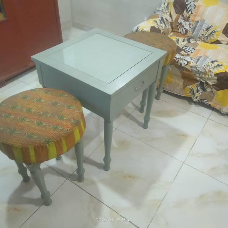 table with 2 seat 0