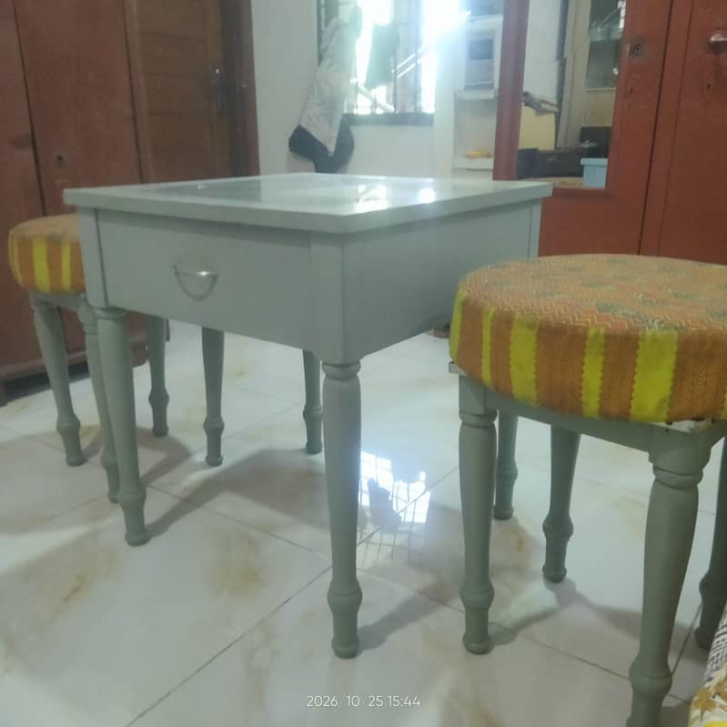 table with 2 seat 1