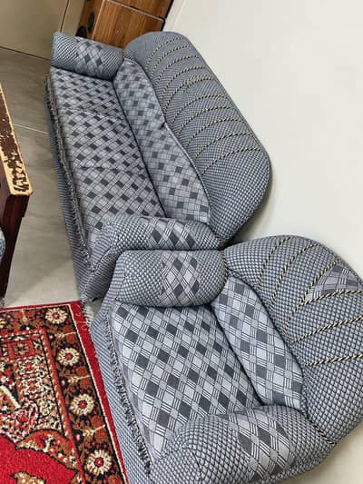 5 seater Sofa Set urgent for Sale good Condition