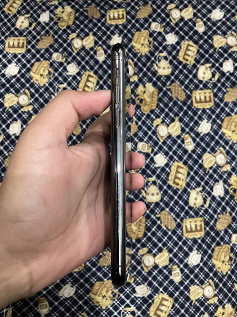 Apple iPhone X 3