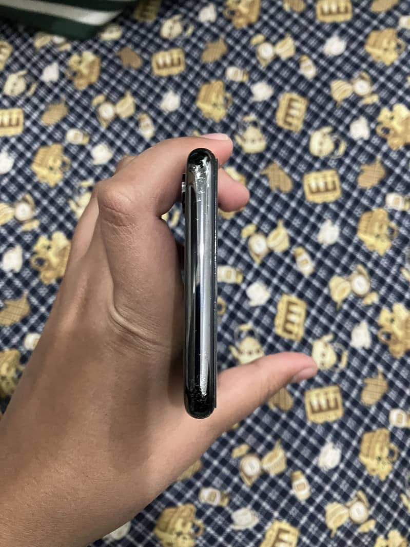Apple iPhone X 4