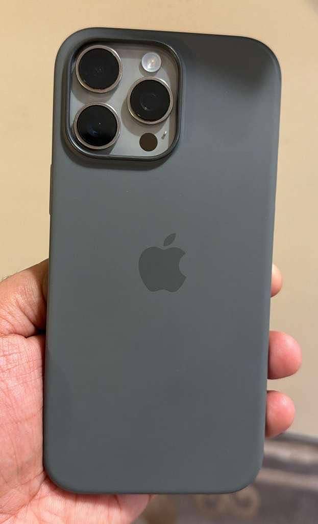 Apple iPhone 16 Pro Max 1