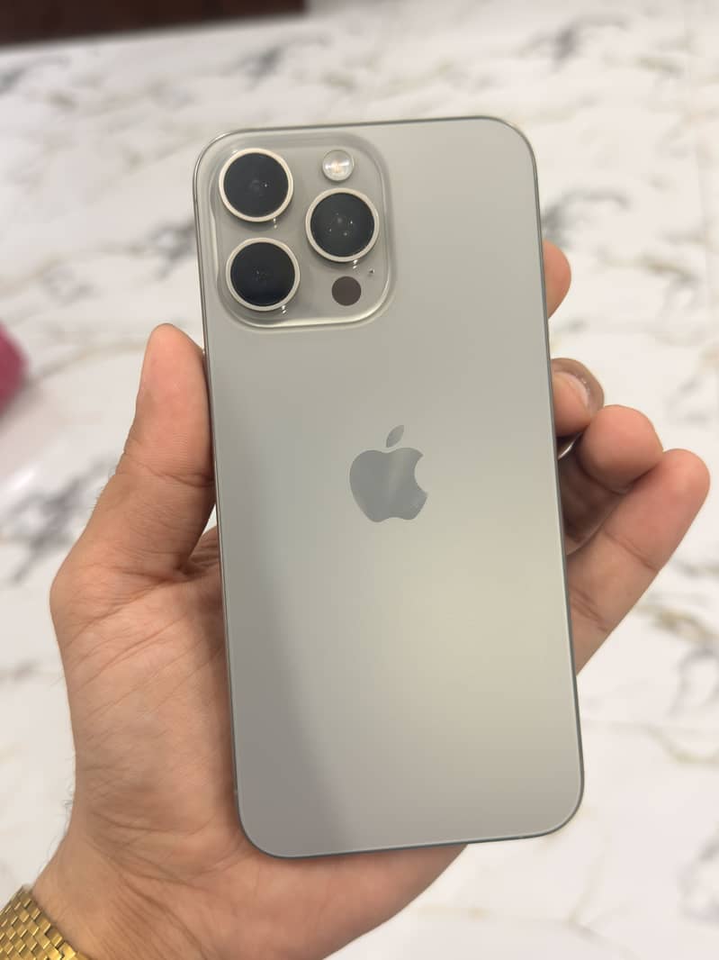 Apple iPhone 15 Pro Max 0