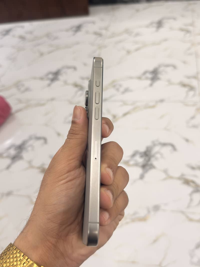Apple iPhone 15 Pro Max 3