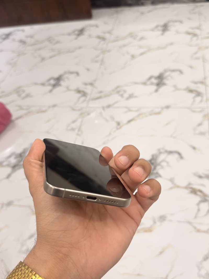Apple iPhone 15 Pro Max 4