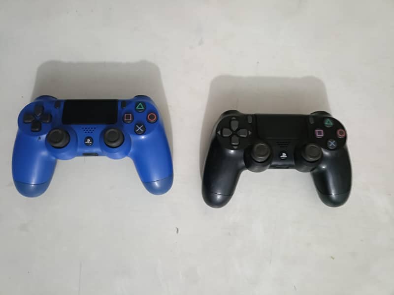 PS4 and Xbox 360 Controller 0
