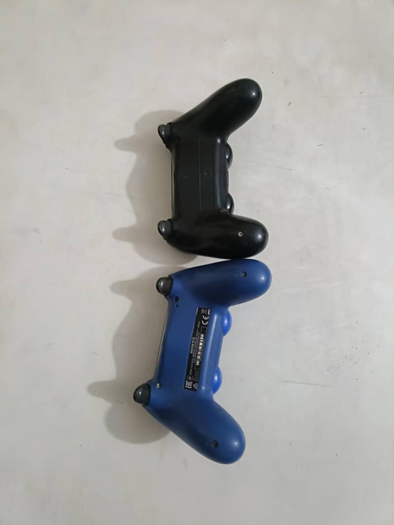 PS4 and Xbox 360 Controller 1