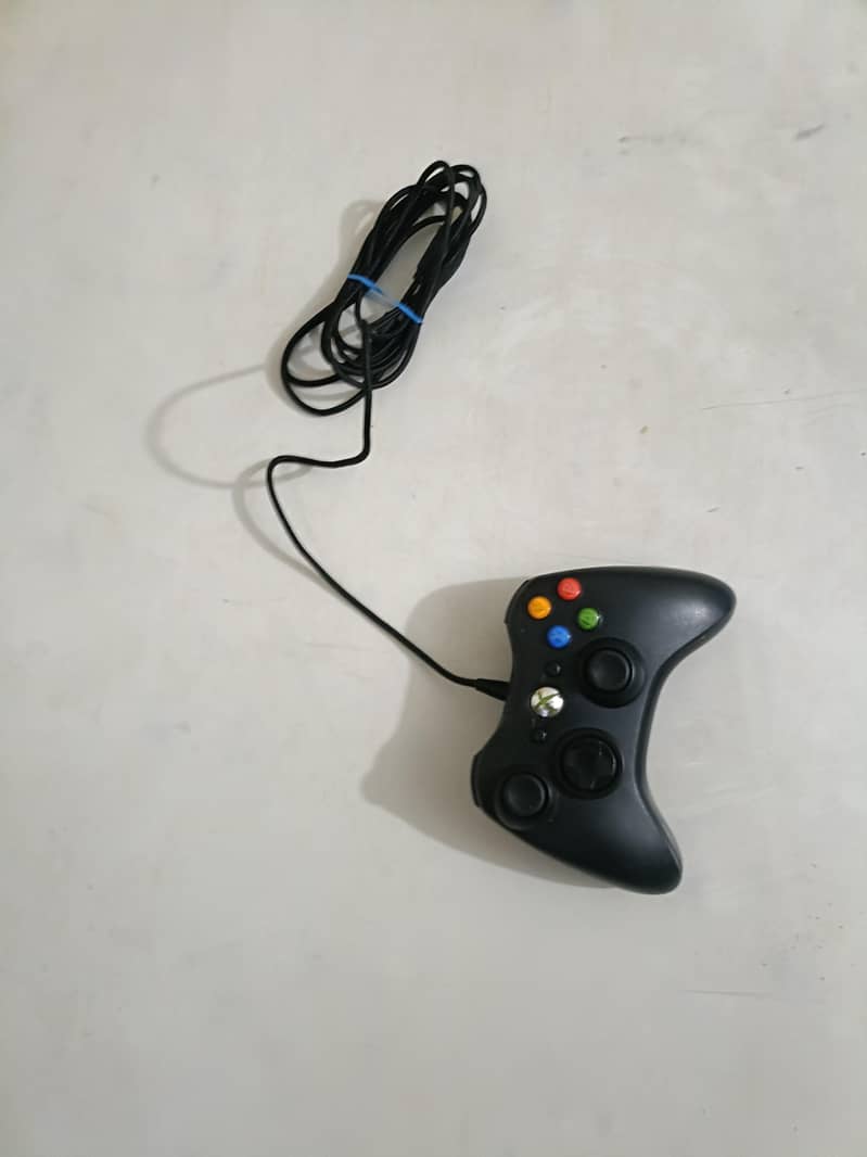 PS4 and Xbox 360 Controller 2