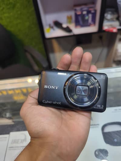 Sony Cybershot DSC-WX60 Digital Camera (16.2 MP / 8x Zoom