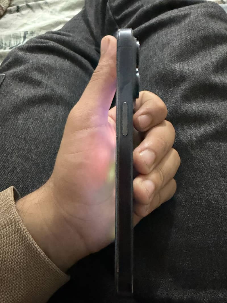 Apple iPhone 15 Pro 2