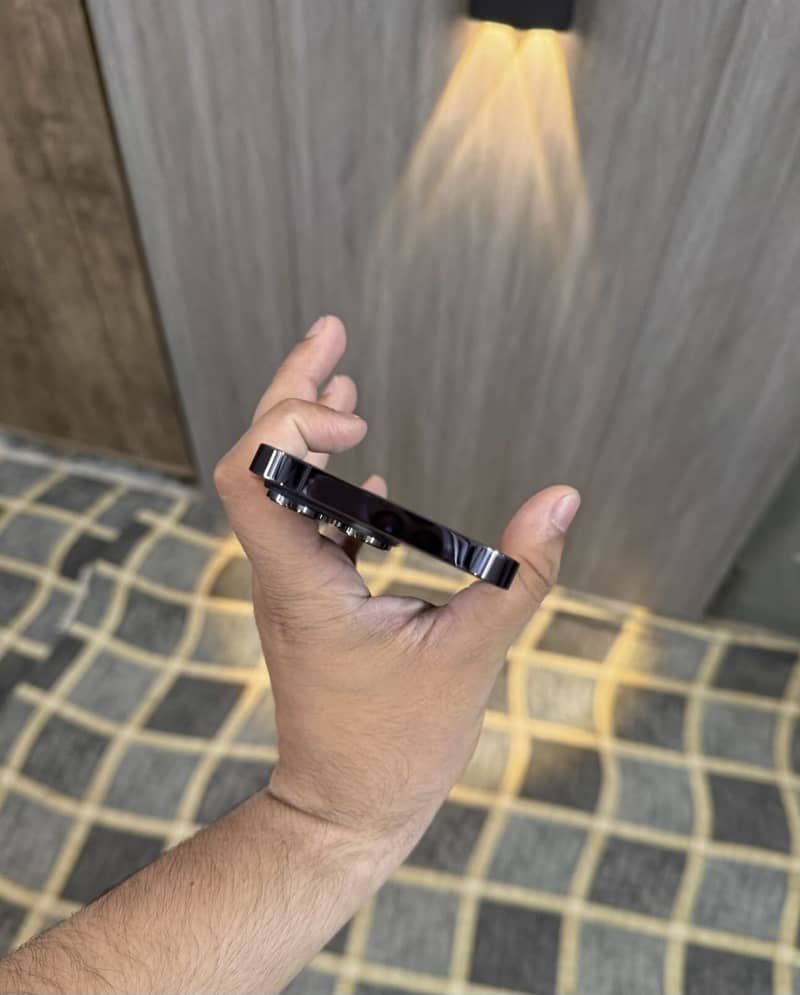 Apple iPhone 14 Pro Max 1