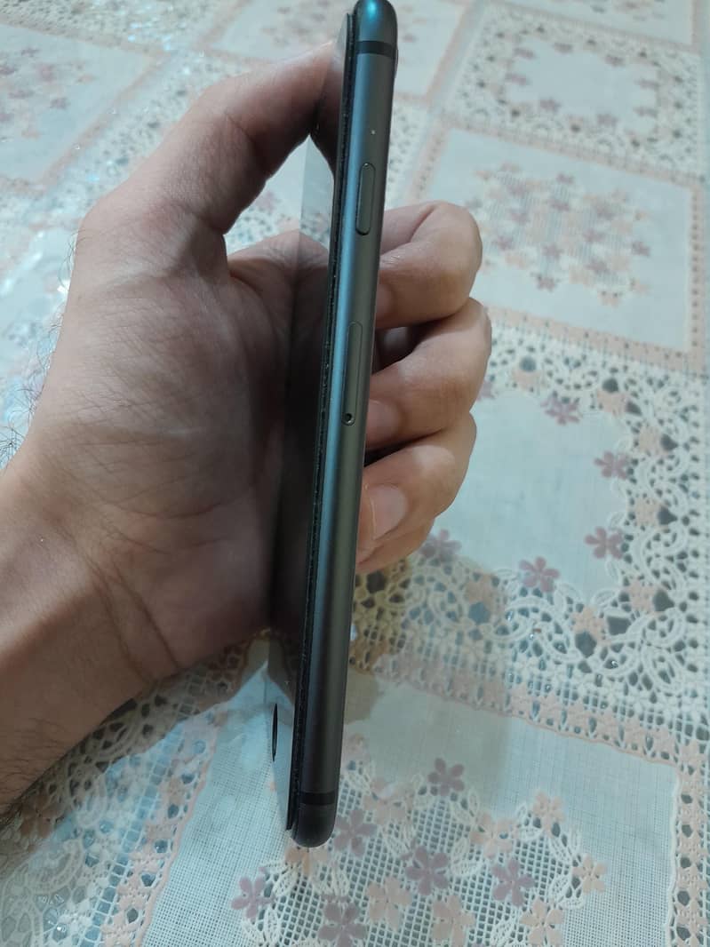 Apple iPhone 8 1