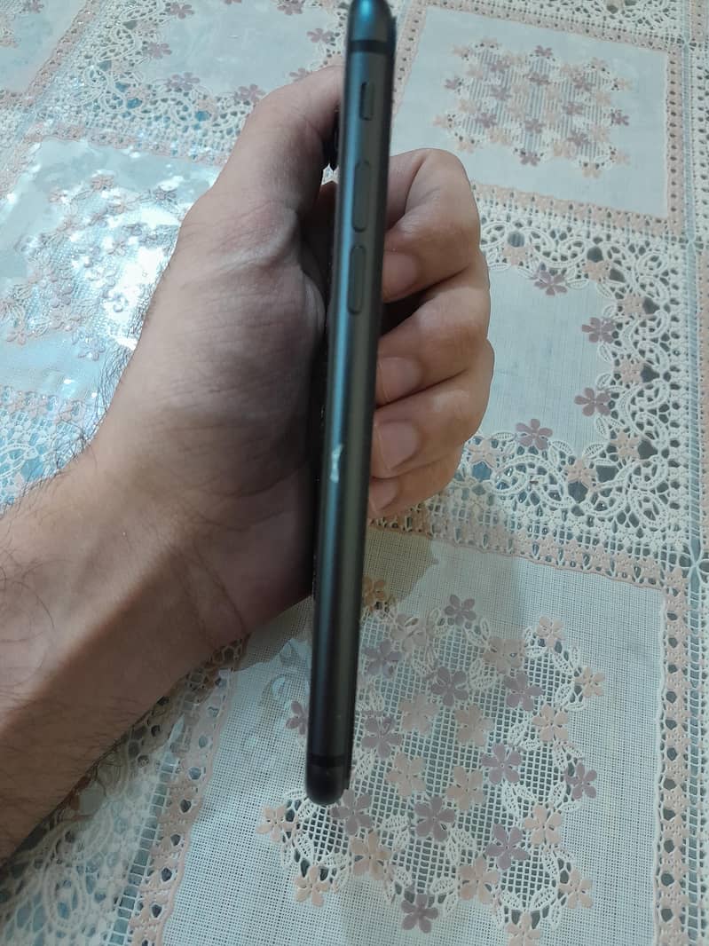 Apple iPhone 8 4