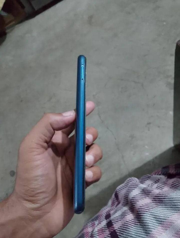 Realme C12 6