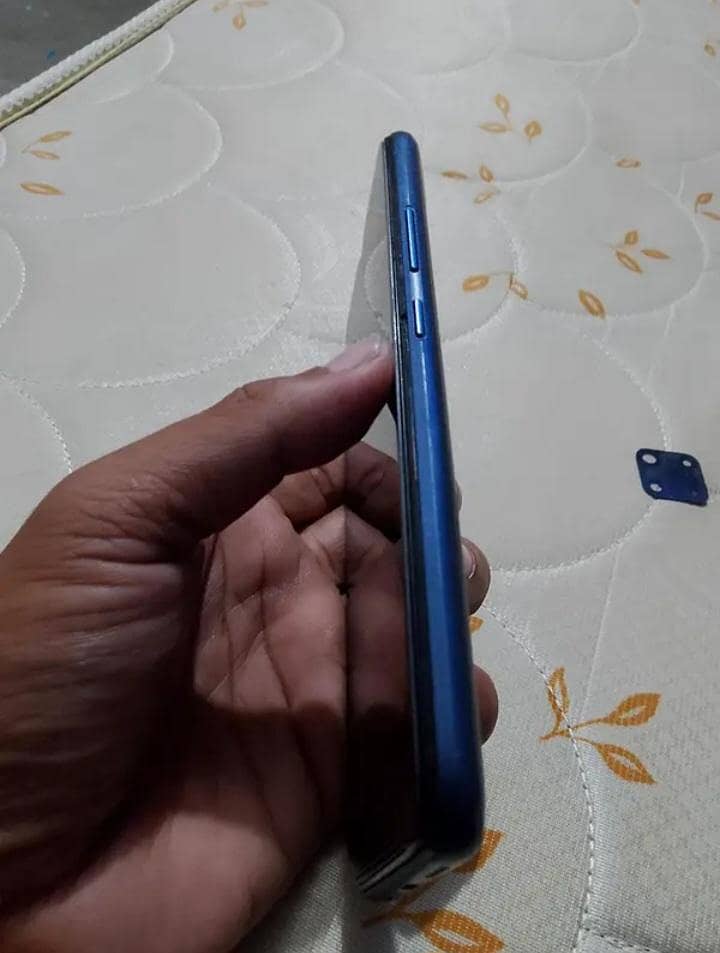 Realme C12 7