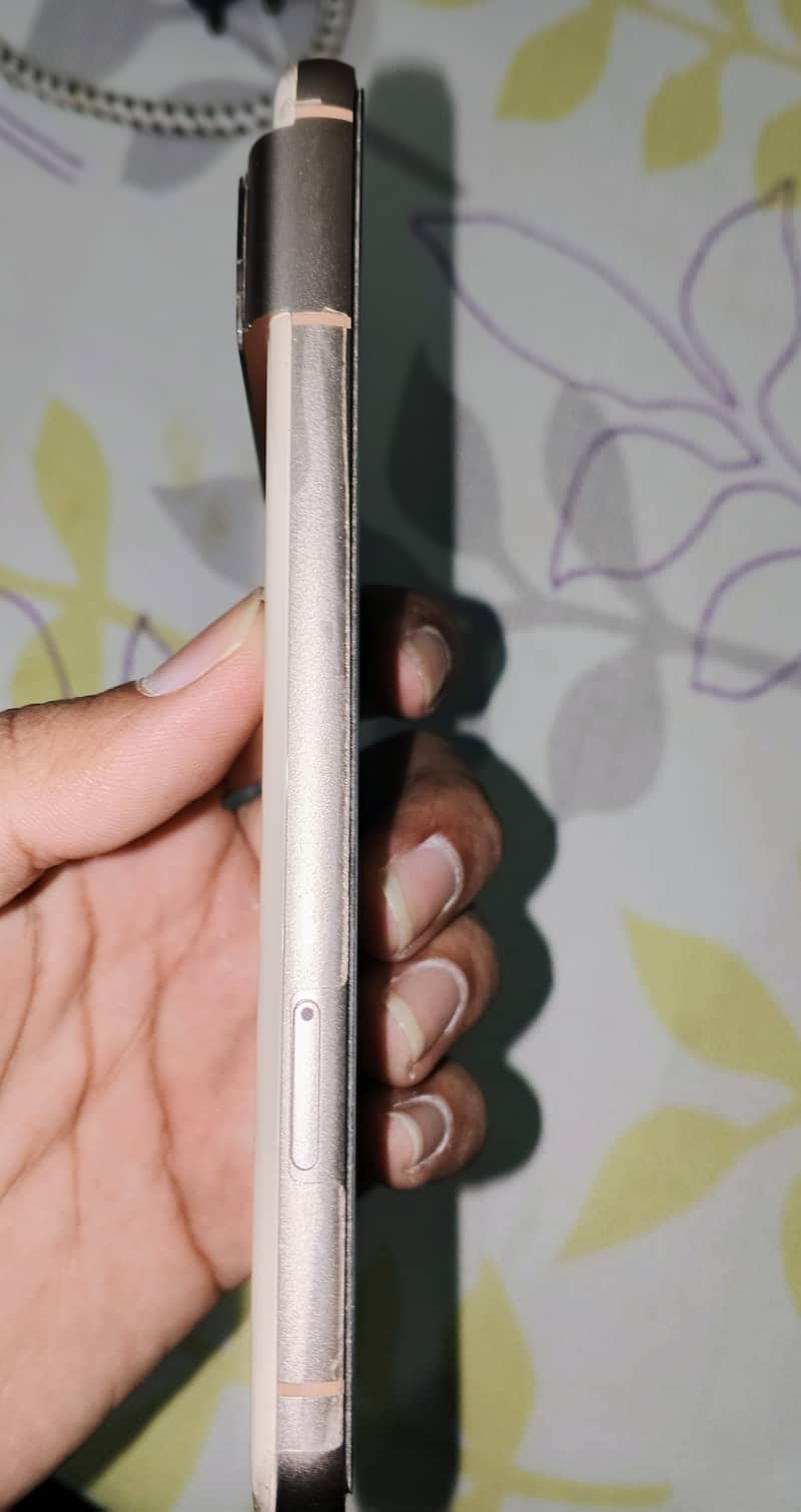 Google Pixel 8 4