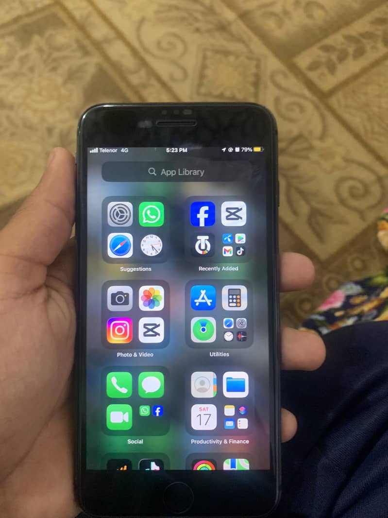 Apple iPhone 8 Plus 3