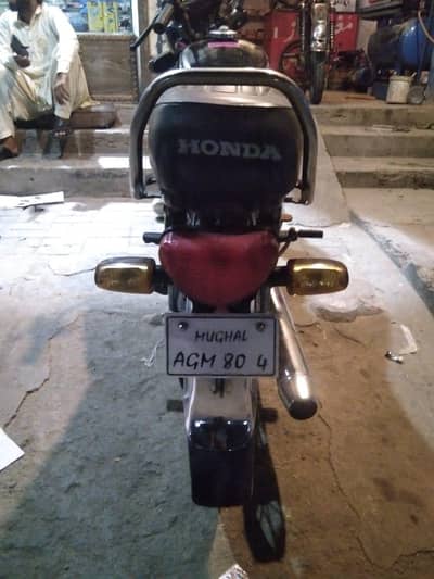 Rohi 2021 model h but samn tottal HoNDa ka h original sirf engine rohi