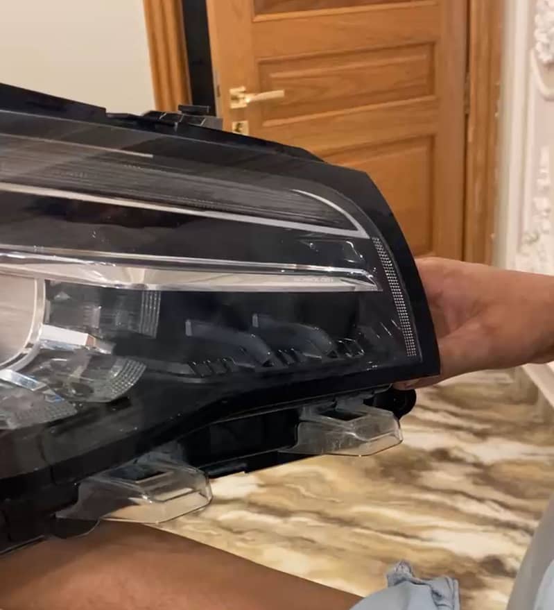 MG HS Driver Side Headlight 3