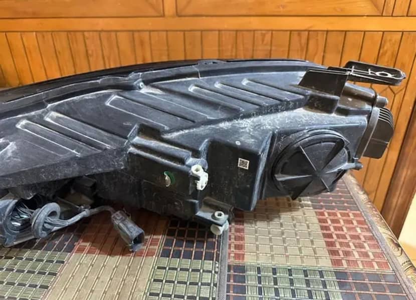 MG HS Driver Side Headlight 4
