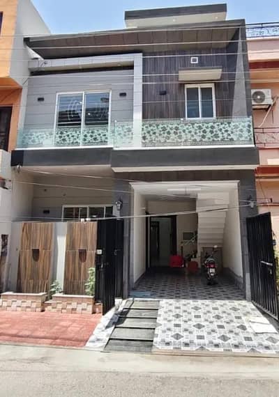 5 Marla Brand New Luxury Modern Style Owner Build Super Hot Location All Original Picture attached With Direct Owner Available For Sale in Johar Town Near to Emporium Expo Center