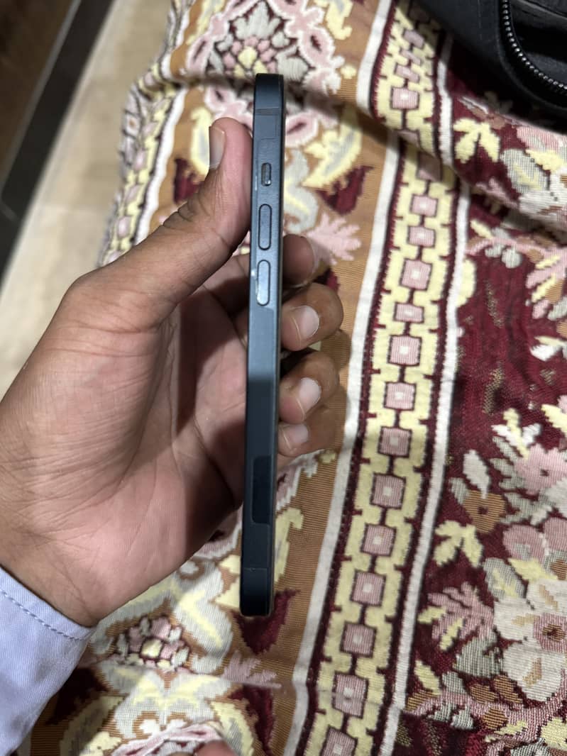 Apple iPhone 14 3