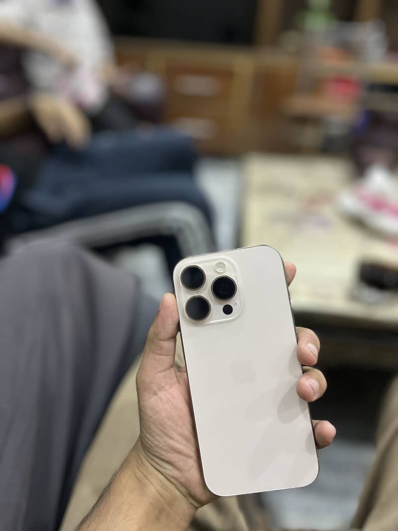 Apple iPhone 16 Pro 0
