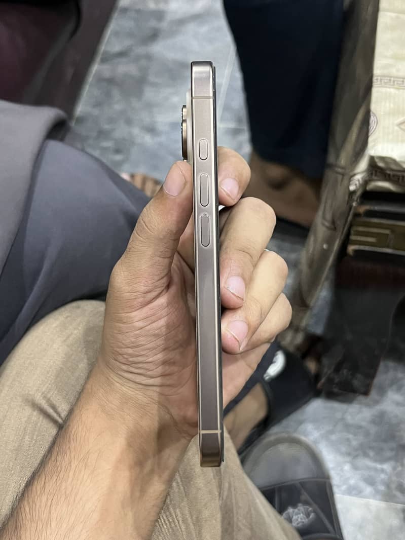 Apple iPhone 16 Pro 5