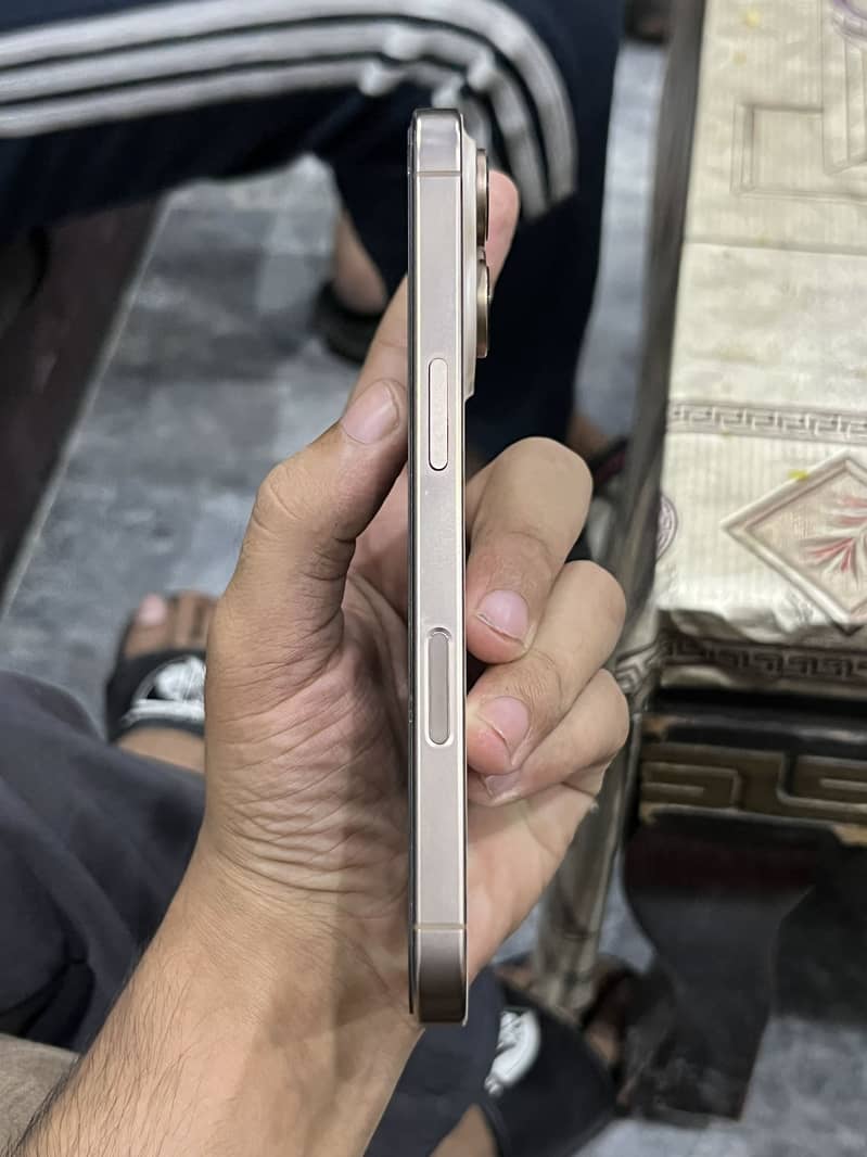Apple iPhone 16 Pro 6