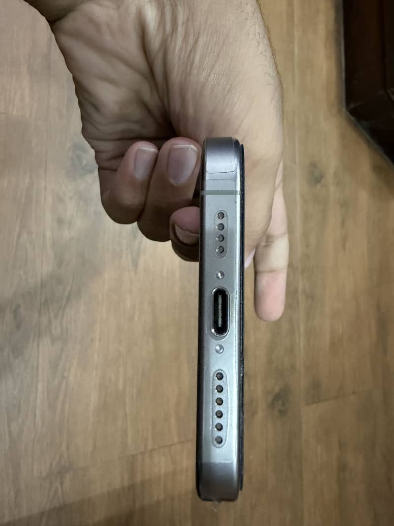Apple iPhone 16 Pro Max 1