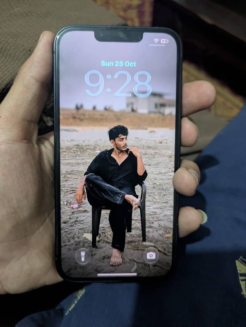 Apple iPhone 13 2