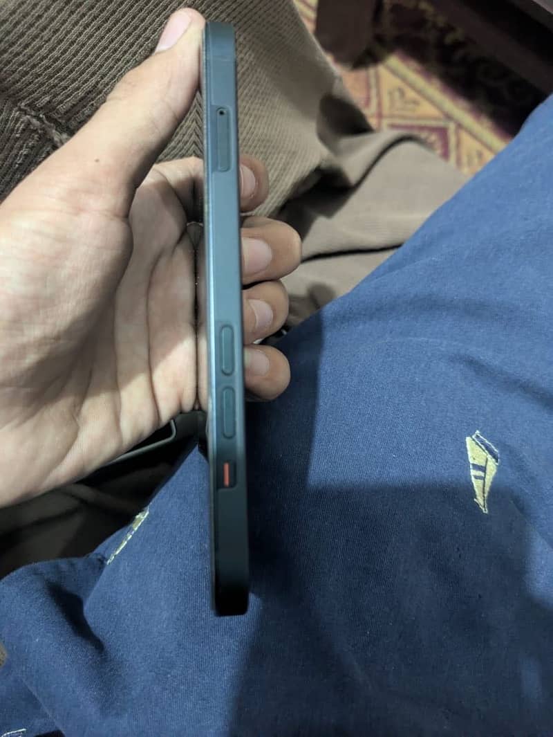 Apple iPhone 13 5