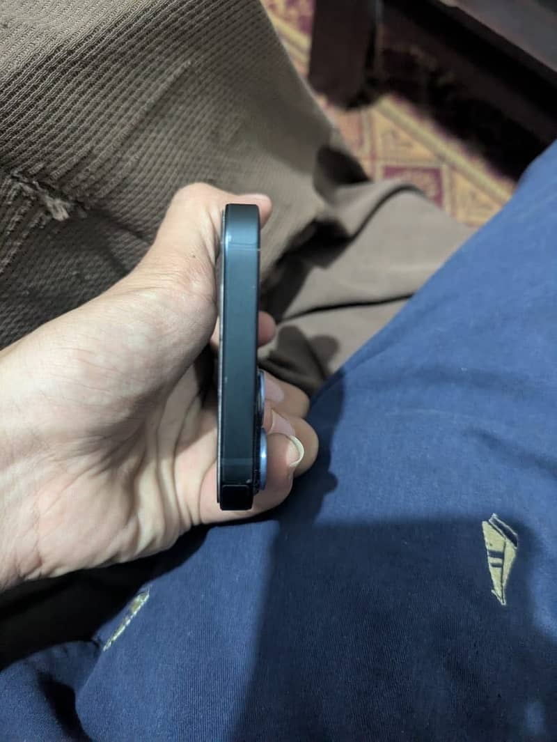 Apple iPhone 13 6