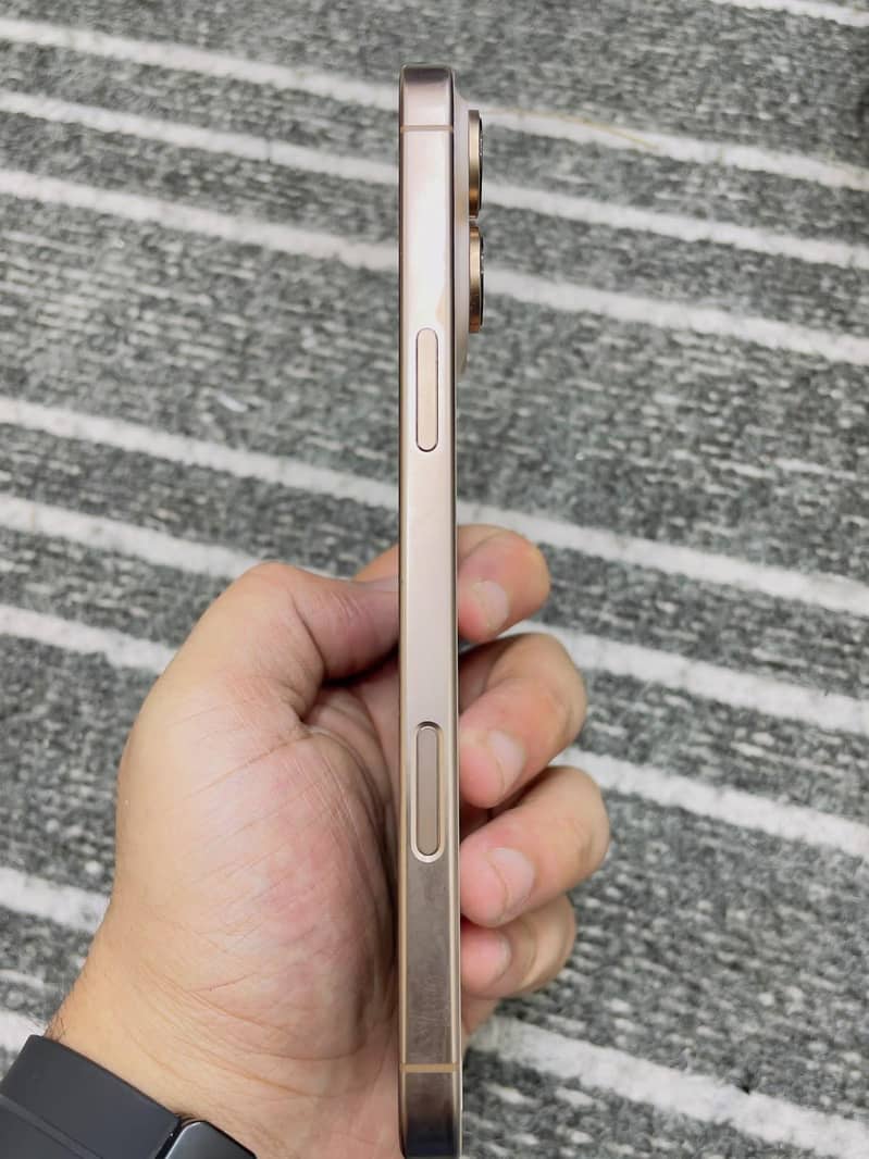 Apple iPhone 16 Pro Max 3