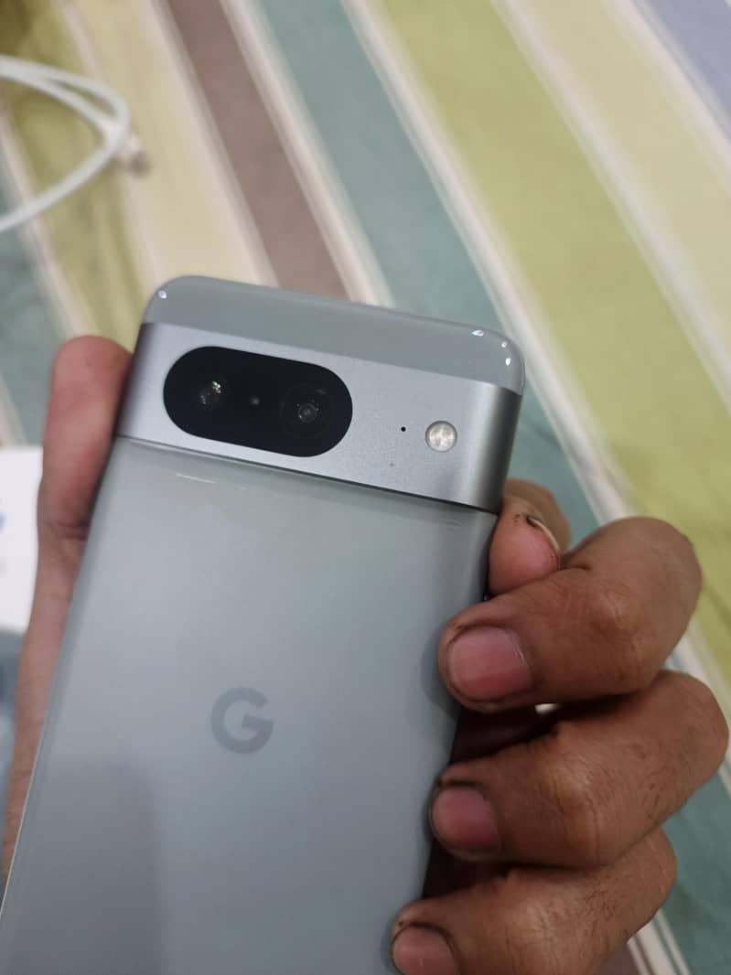 Google Pixel 8 4