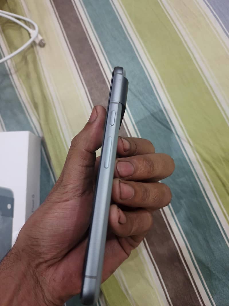 Google Pixel 8 5