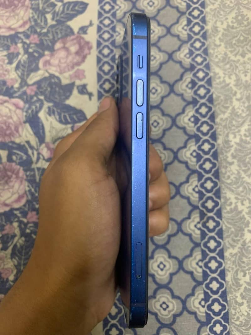 Apple iPhone 12 6