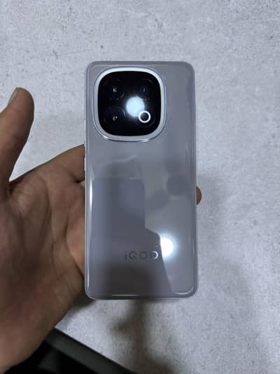 Vivo iQOO 13