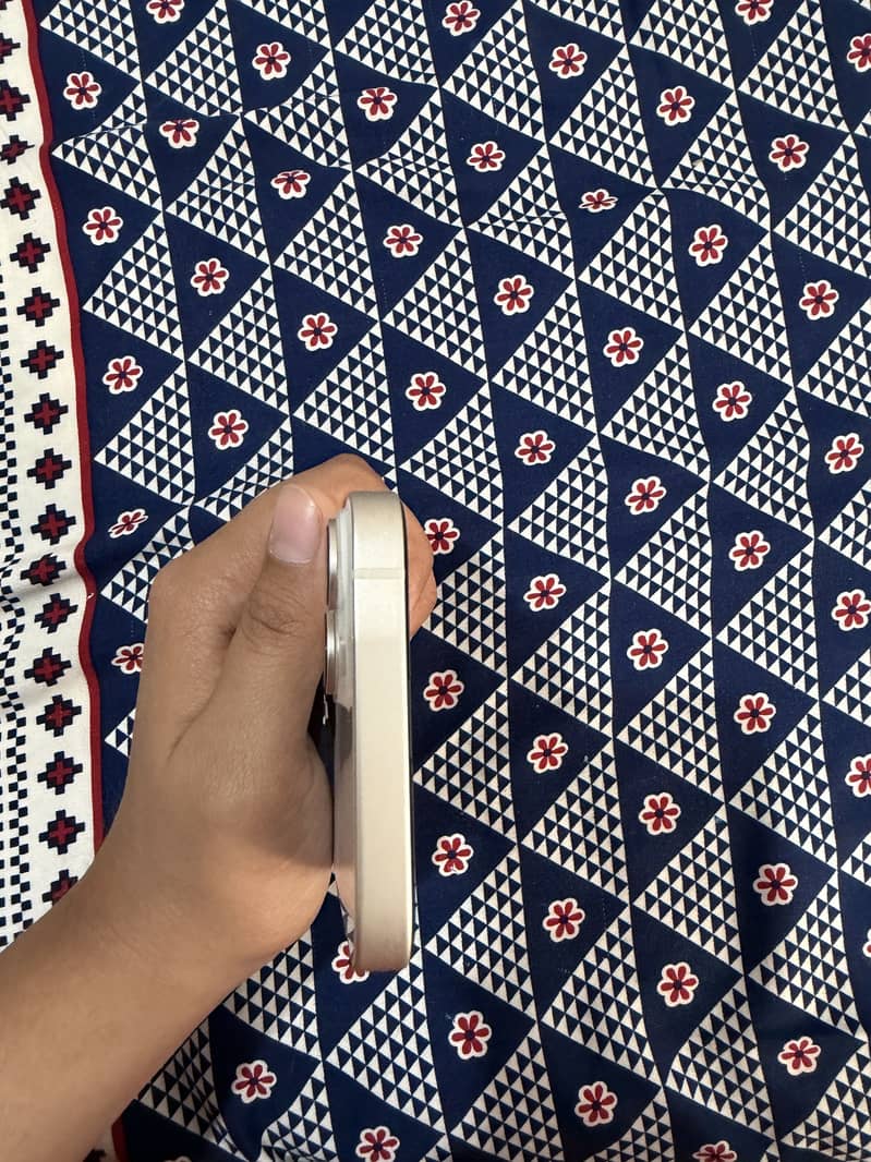 Apple iPhone 14 4