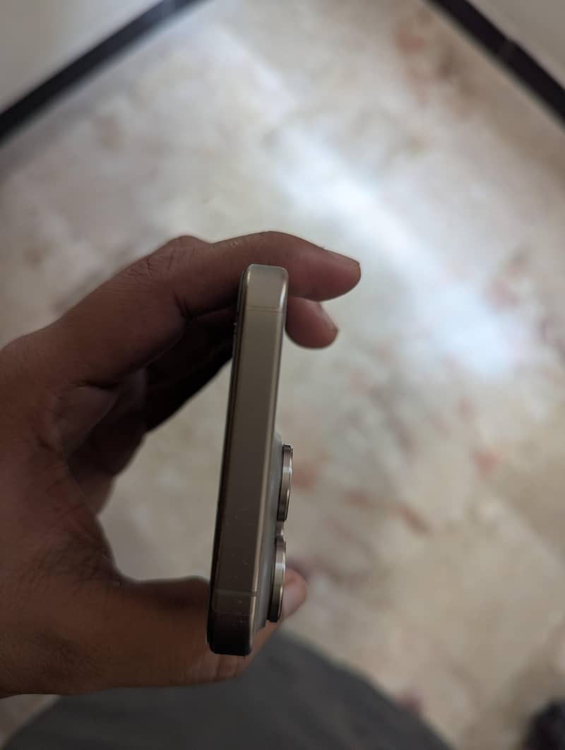 Apple iPhone 15 Pro Max 2