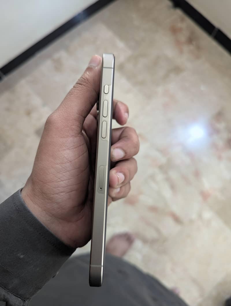 Apple iPhone 15 Pro Max 3