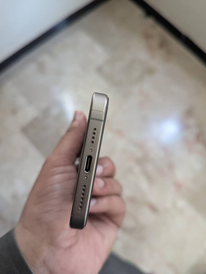 Apple iPhone 15 Pro Max 4